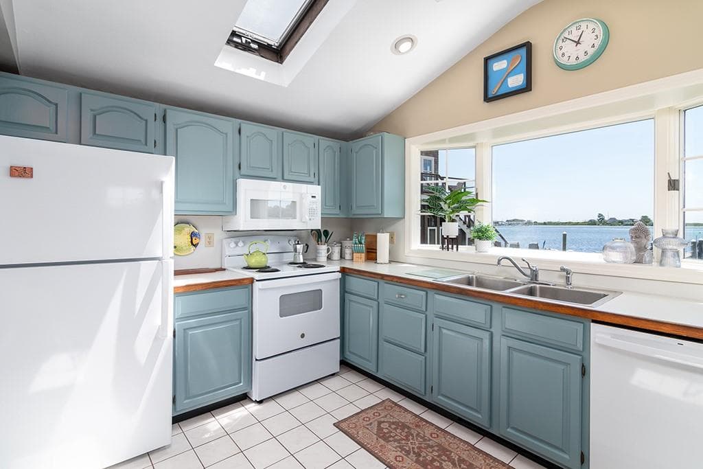 Single Family Residence at 65 Sheldon Point Road, South Kingstown, photo 16 of 33