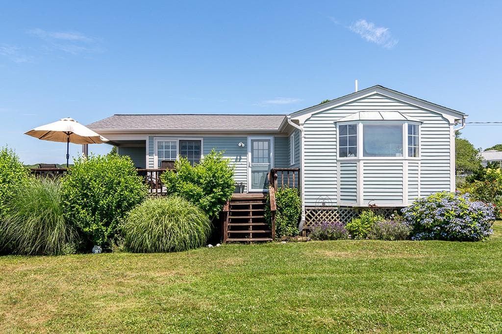 Single Family Residence at 65 Sheldon Point Road, South Kingstown, photo 8 of 33