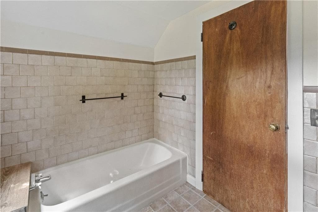 90 Hilltop Road photo 17
