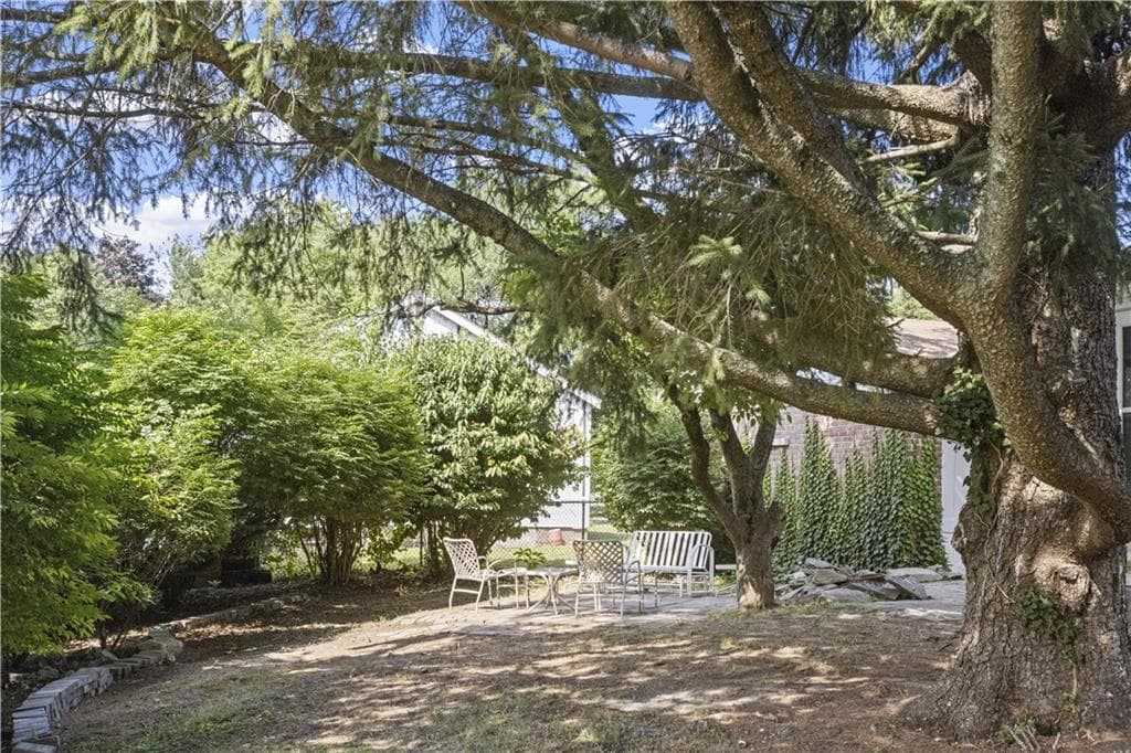 90 Hilltop Road photo 24