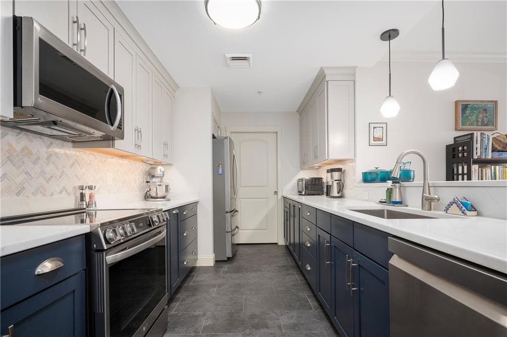333 Atwells Avenue UNIT 206 photo 3