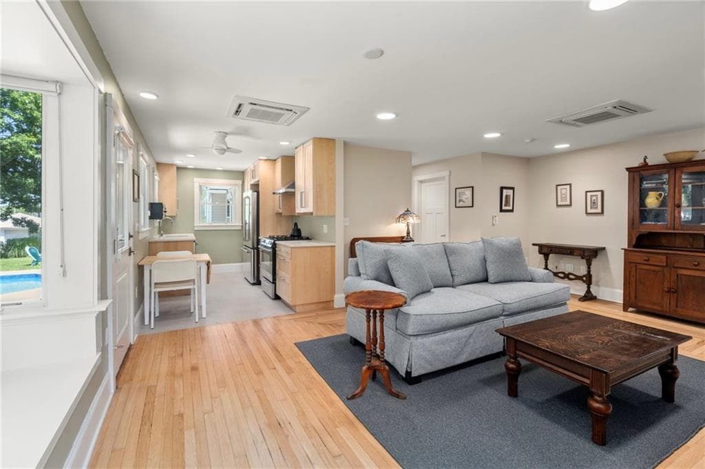 147 149 Riverside Drive photo 19
