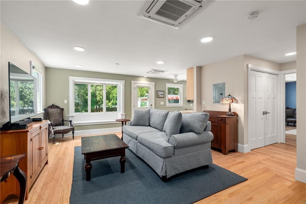 147 149 Riverside Drive photo 21