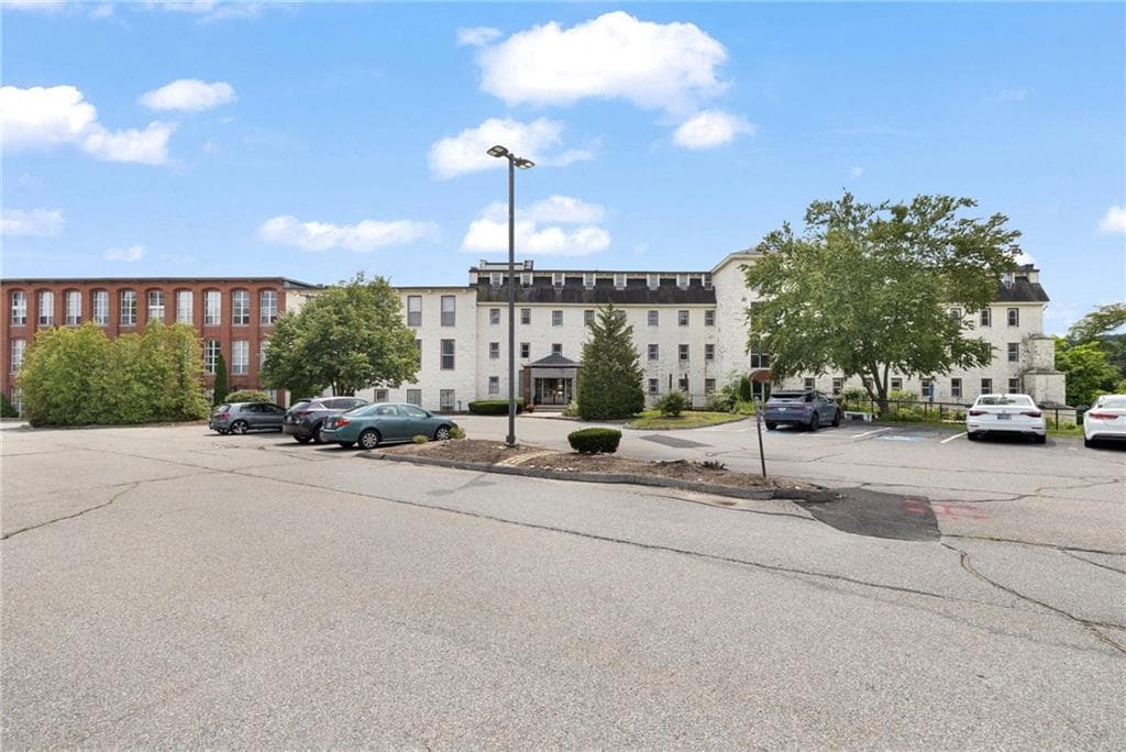494 Woonasquatucket Avenue UNIT 206 photo 38