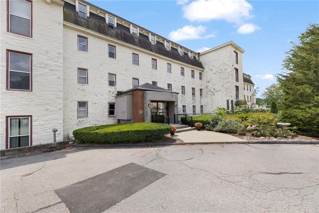 494 Woonasquatucket Avenue UNIT 206 photo 37