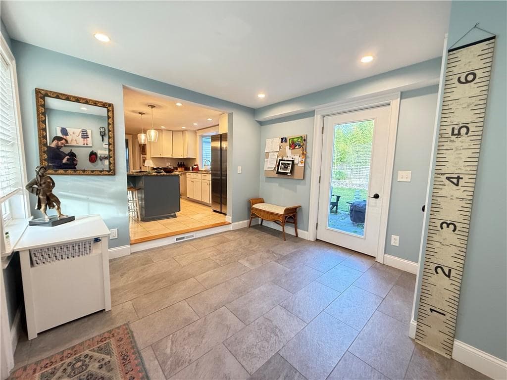 Single Family Residence at 11 Beech Tree Road, East Providence, photo 13 of 44