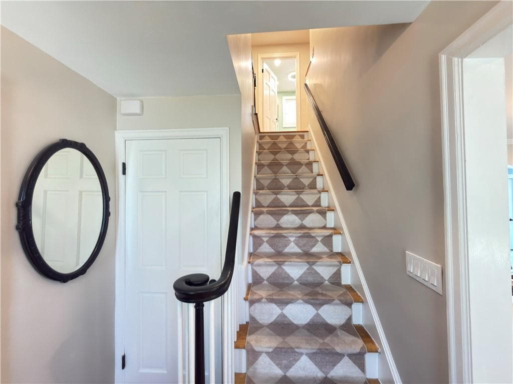 Single Family Residence at 11 Beech Tree Road, East Providence, photo 3 of 44