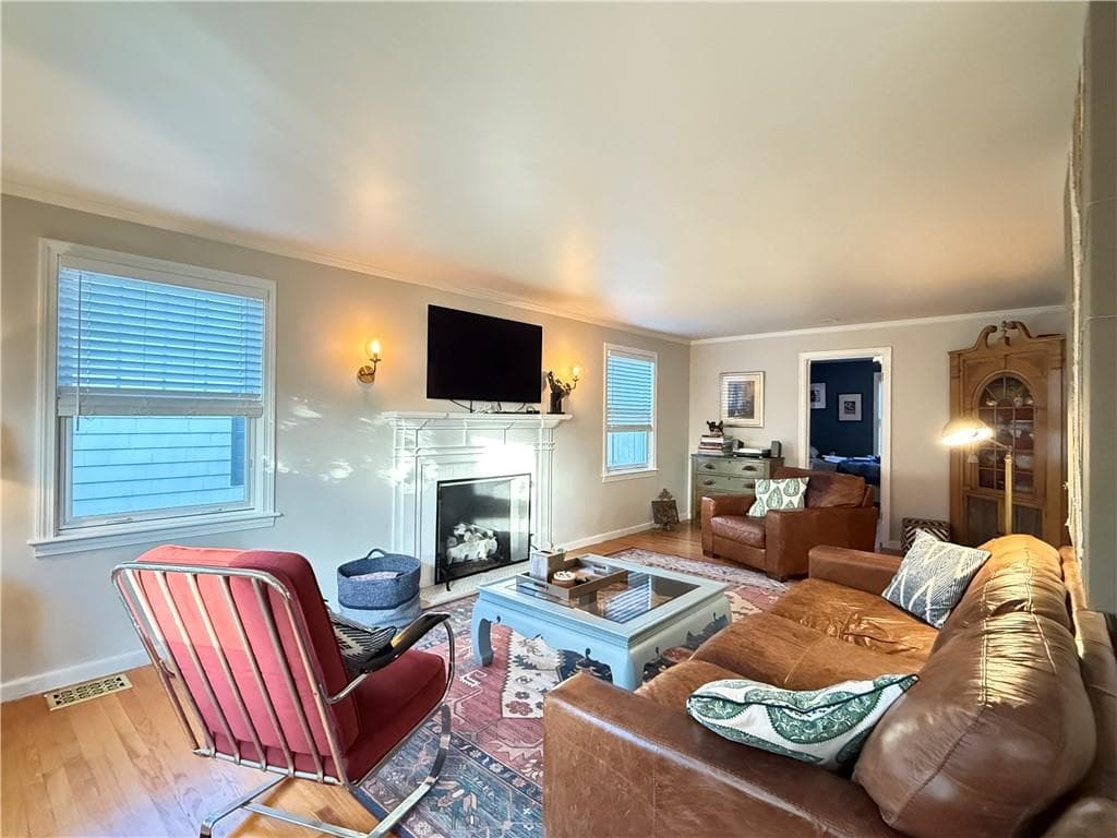 Single Family Residence at 11 Beech Tree Road, East Providence, photo 5 of 44