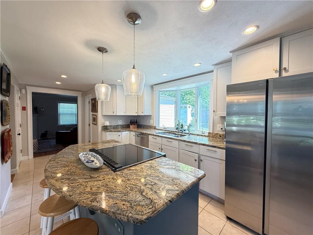 Single Family Residence at 11 Beech Tree Road, East Providence, photo 10 of 44