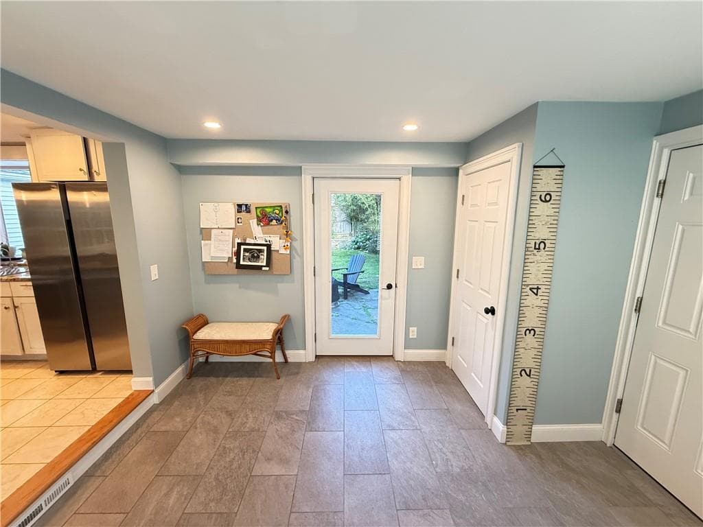 Single Family Residence at 11 Beech Tree Road, East Providence, photo 14 of 44