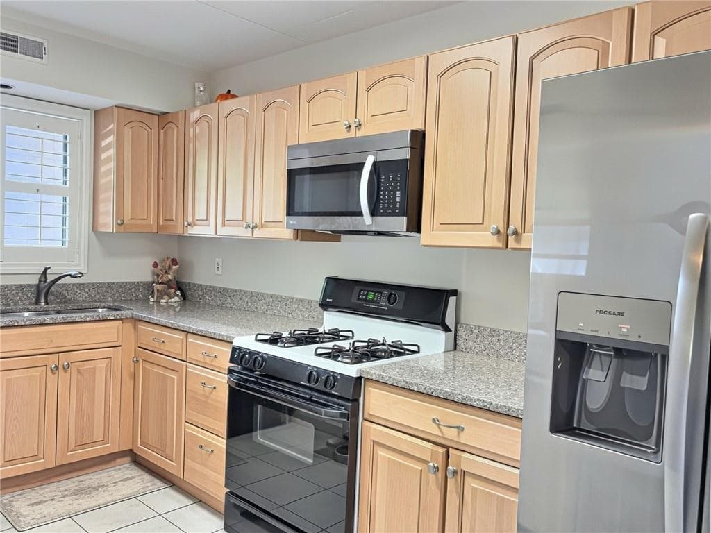 650 East Greenwich Avenue UNIT 7109 photo 2