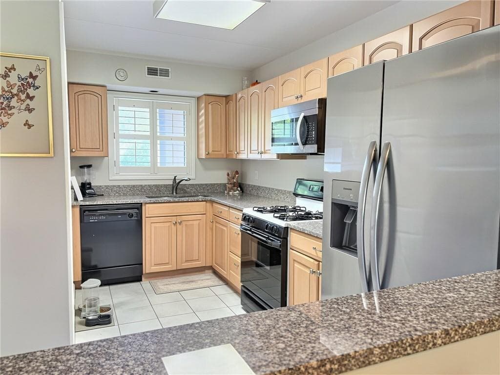650 East Greenwich Avenue UNIT 7109 photo 3