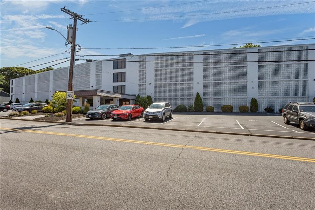 143 Hoffman Avenue UNIT 208 photo 4