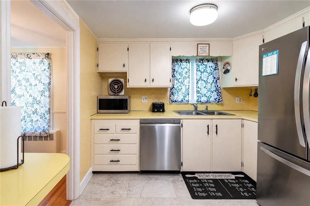 83 Harman Avenue photo 9