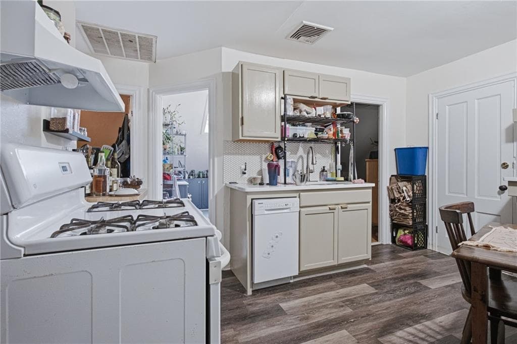 61 Douglas Avenue photo 23