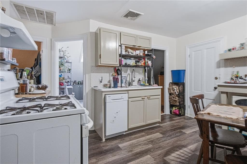 61 Douglas Avenue photo 22