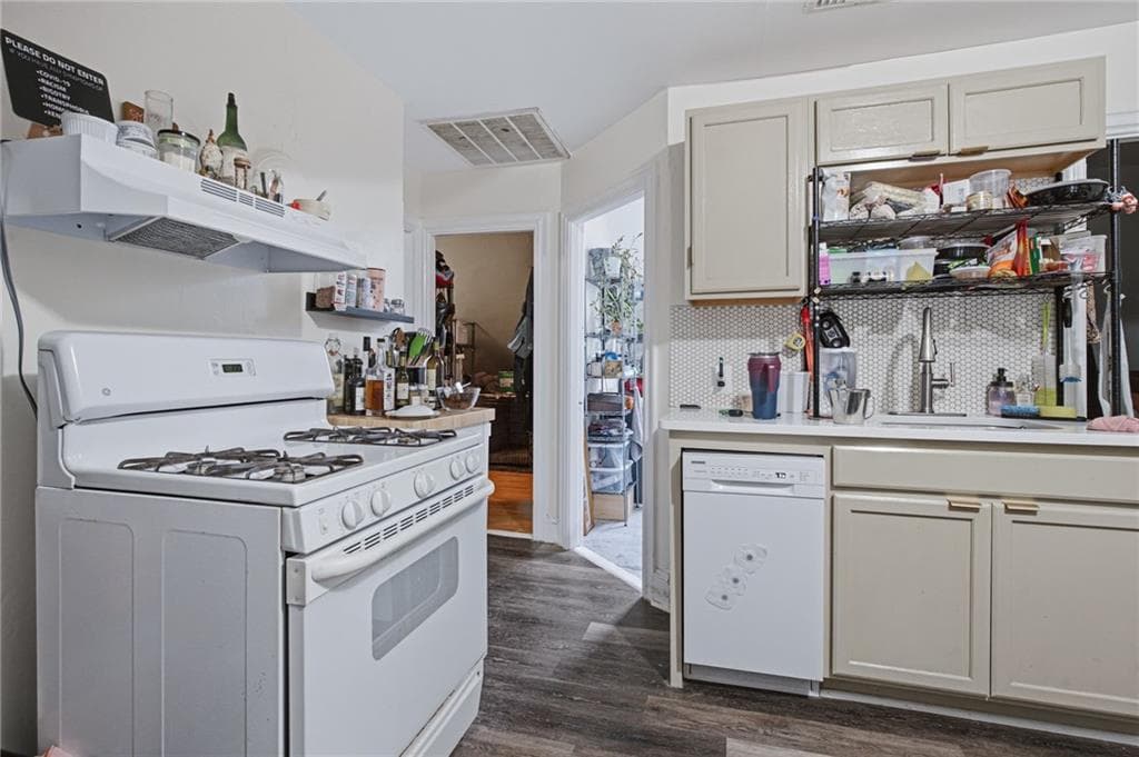 61 Douglas Avenue photo 24