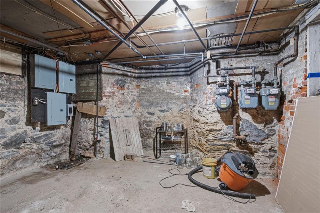 61 Douglas Avenue photo 34