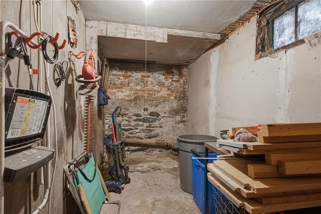 61 Douglas Avenue photo 37