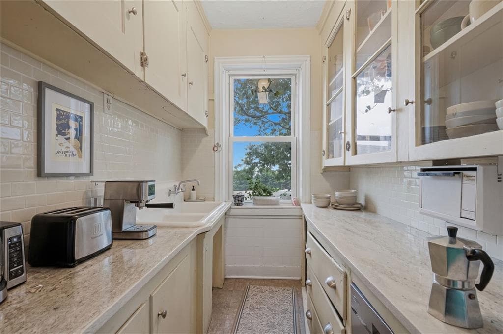 61 Douglas Avenue photo 8