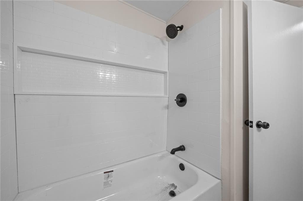 30 Hollywood Avenue photo 33