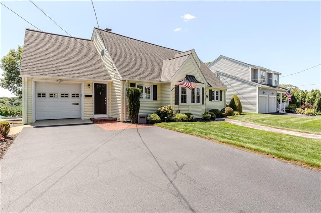 303 Gorton Lake Boulevard photo 3