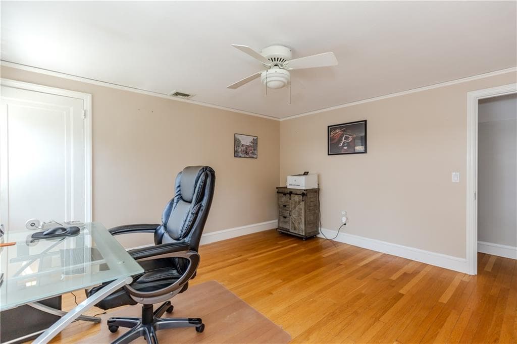 303 Gorton Lake Boulevard photo 32