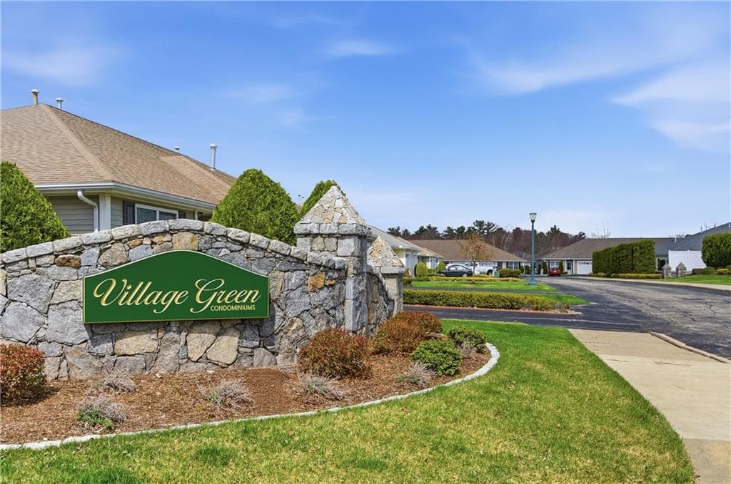 2503 Village Green Circle photo 2
