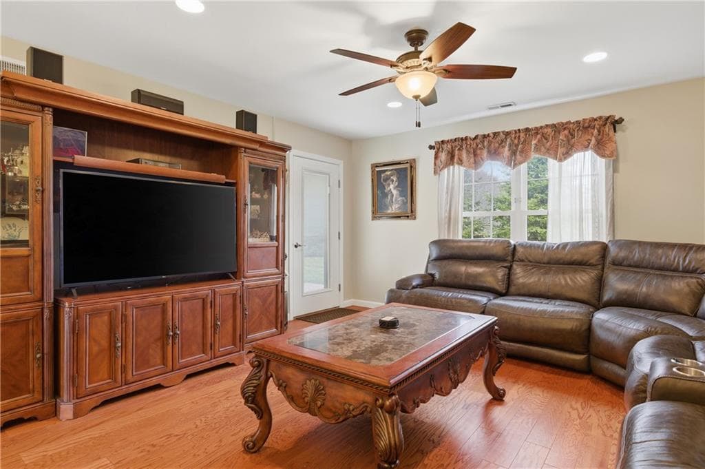 2503 Village Green Circle photo 12