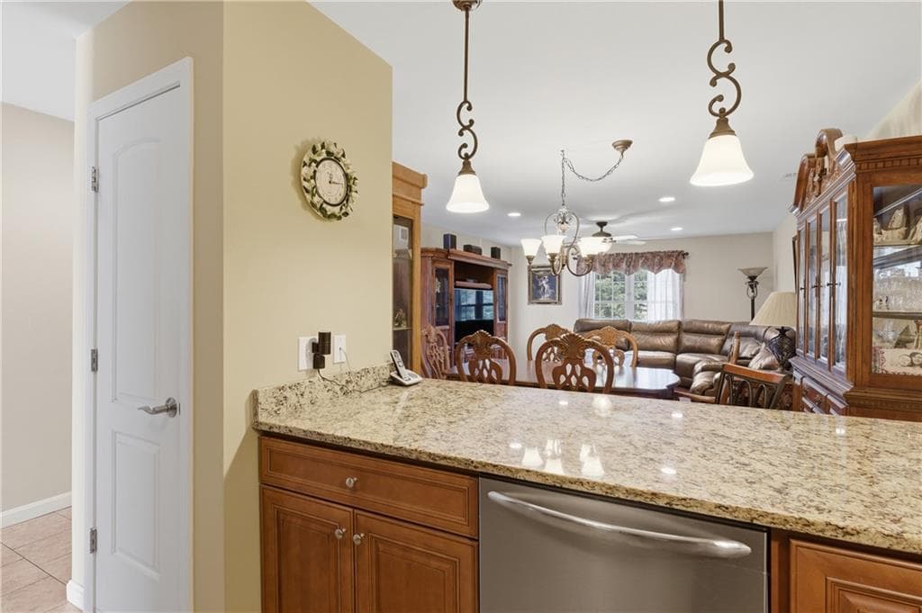2503 Village Green Circle photo 7