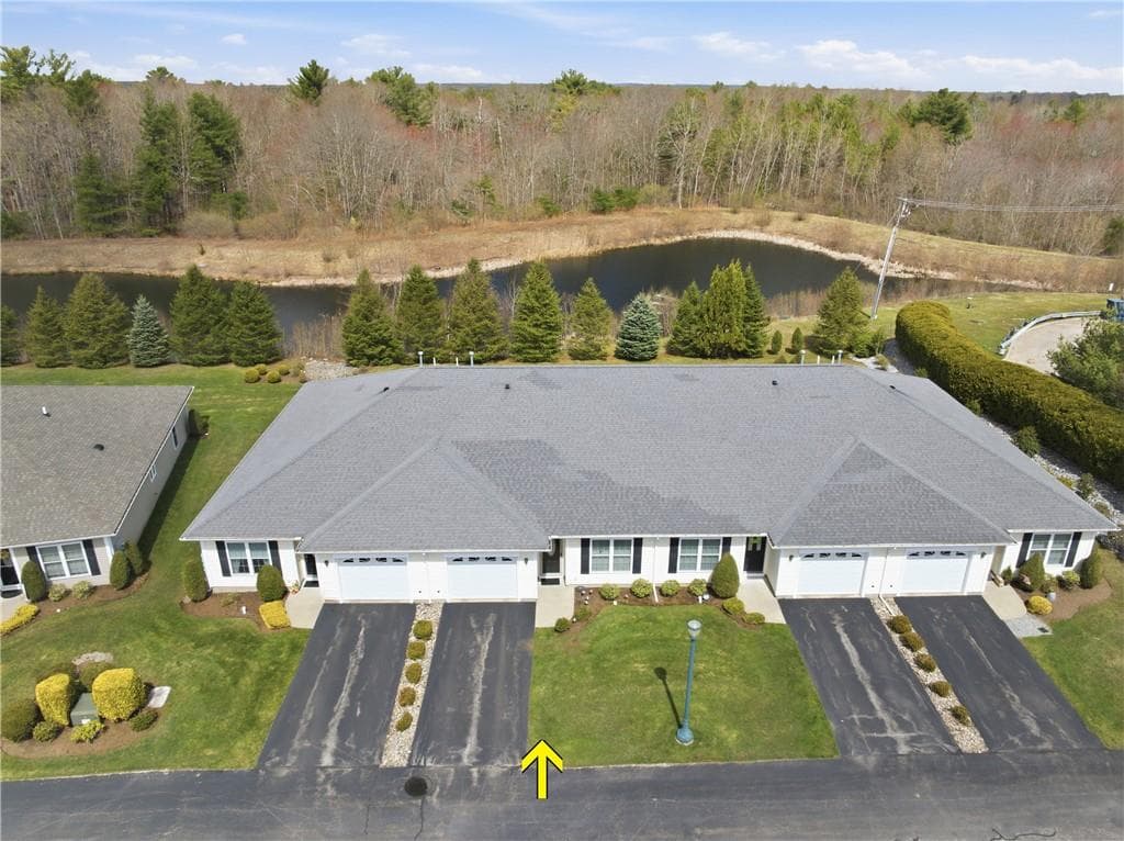 2503 Village Green Circle photo 3