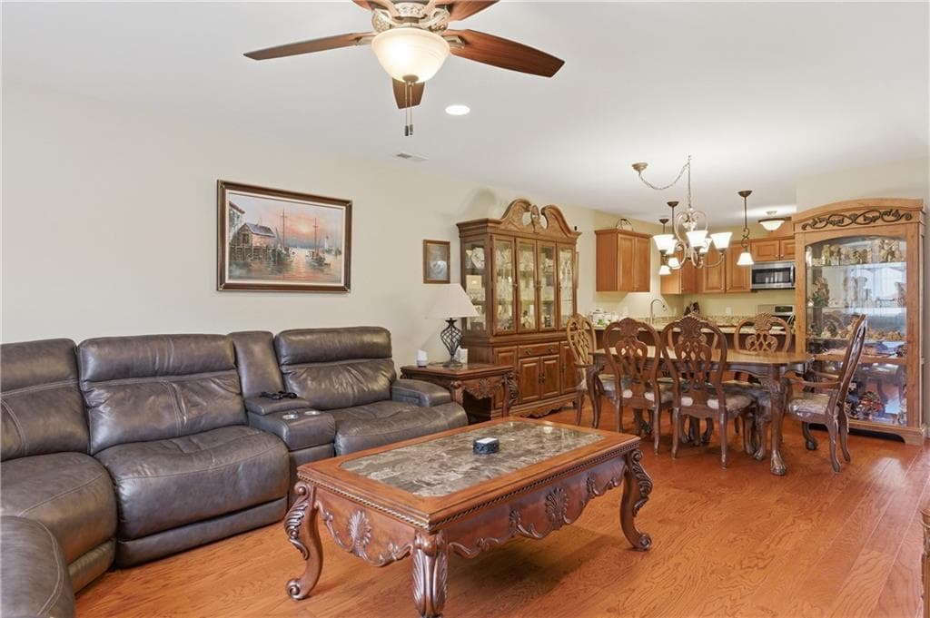 2503 Village Green Circle photo 9
