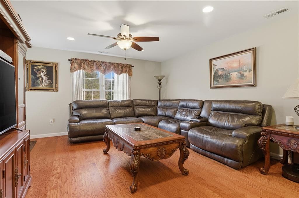 2503 Village Green Circle photo 11