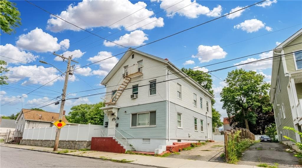 95 Waldo Street photo 2