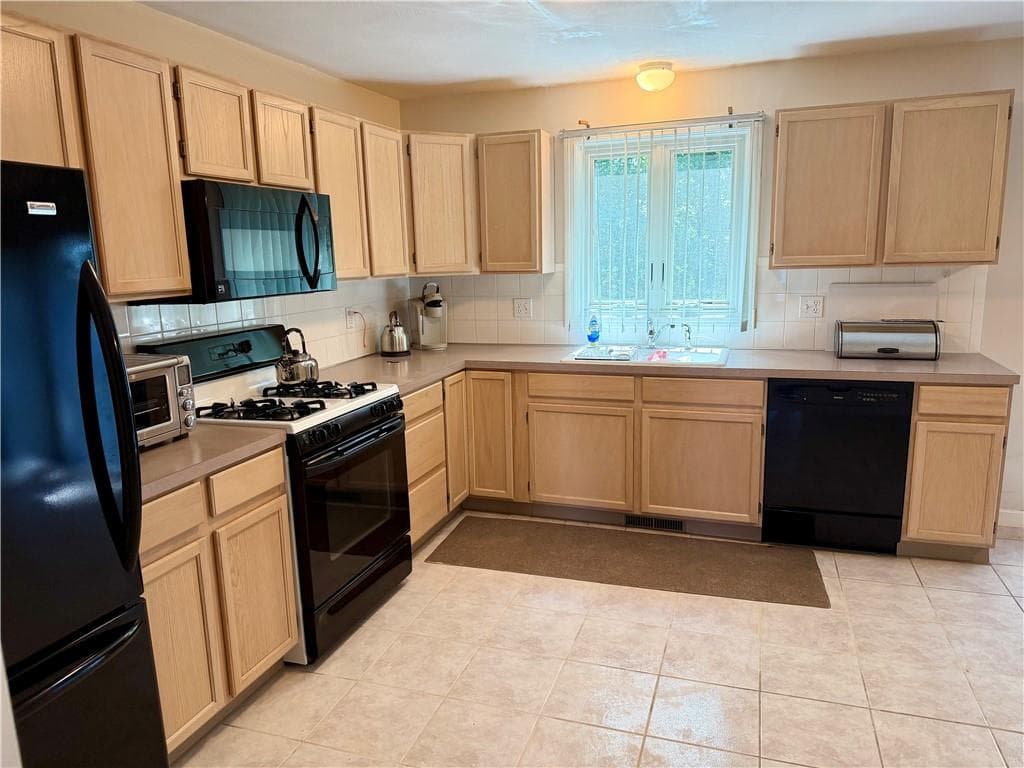 Condominium at 200 Cannon Street UNIT 126, Cranston, photo 3 of 24