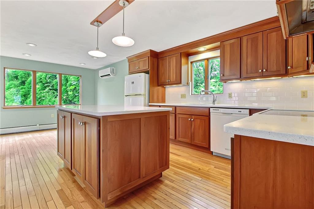 Single Family Residence at 59 Kingfisher Road, South Kingstown, photo 14 of 42