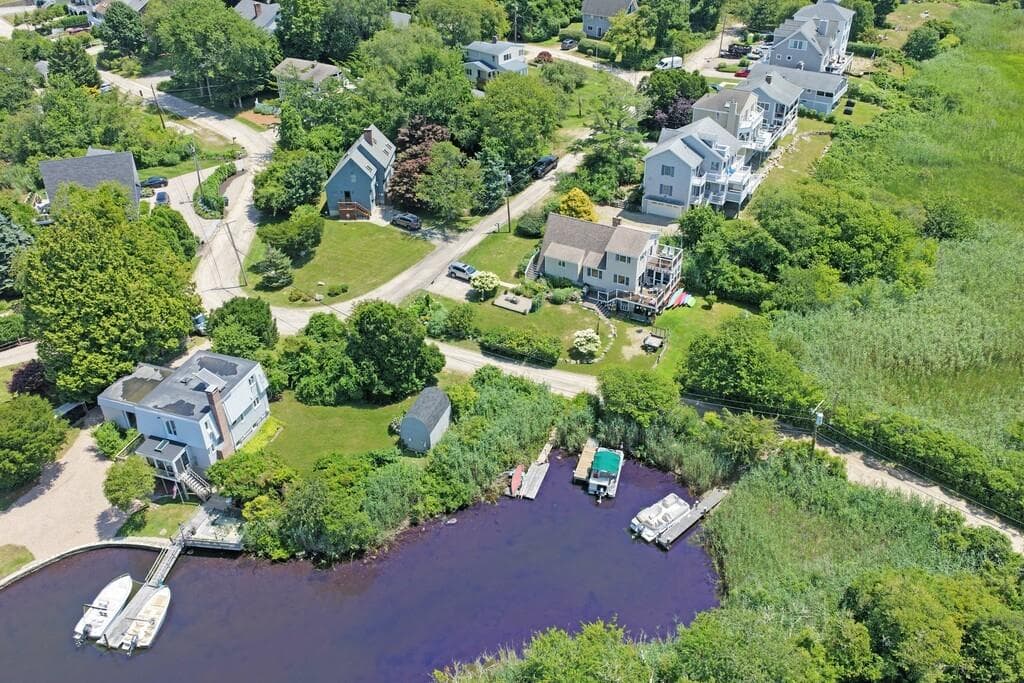 Single Family Residence at 59 Kingfisher Road, South Kingstown, photo 4 of 42
