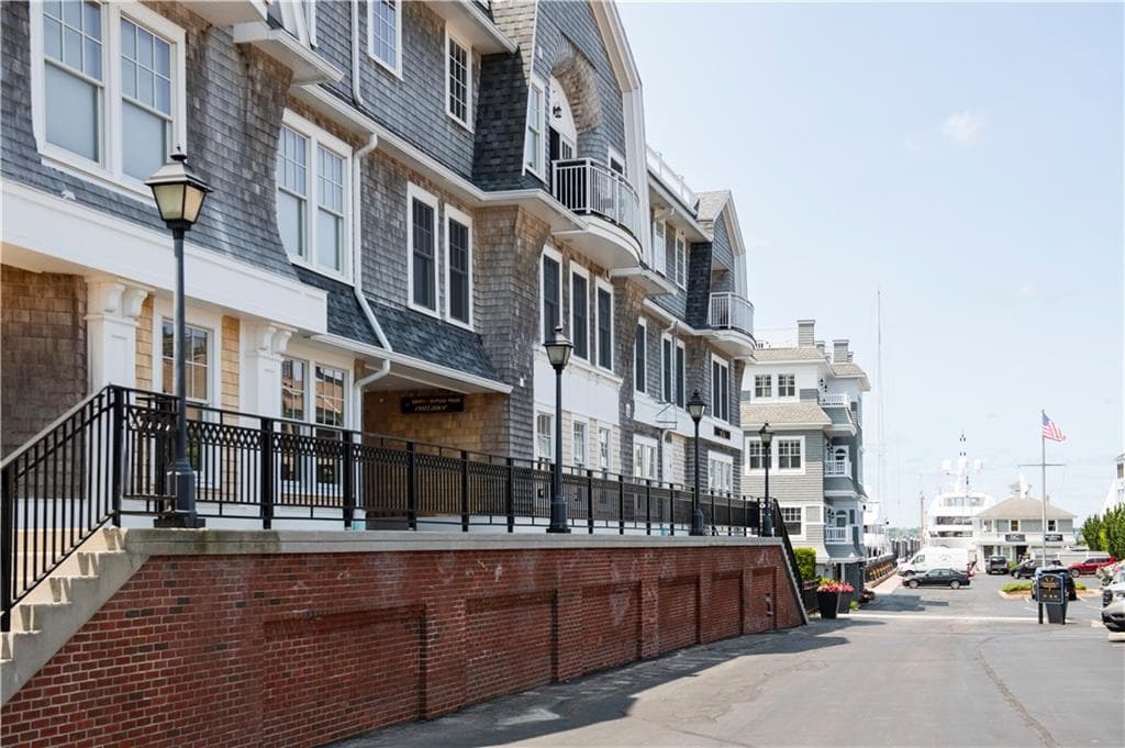 10 Brown & Howard Wharf UNIT 102 photo 12