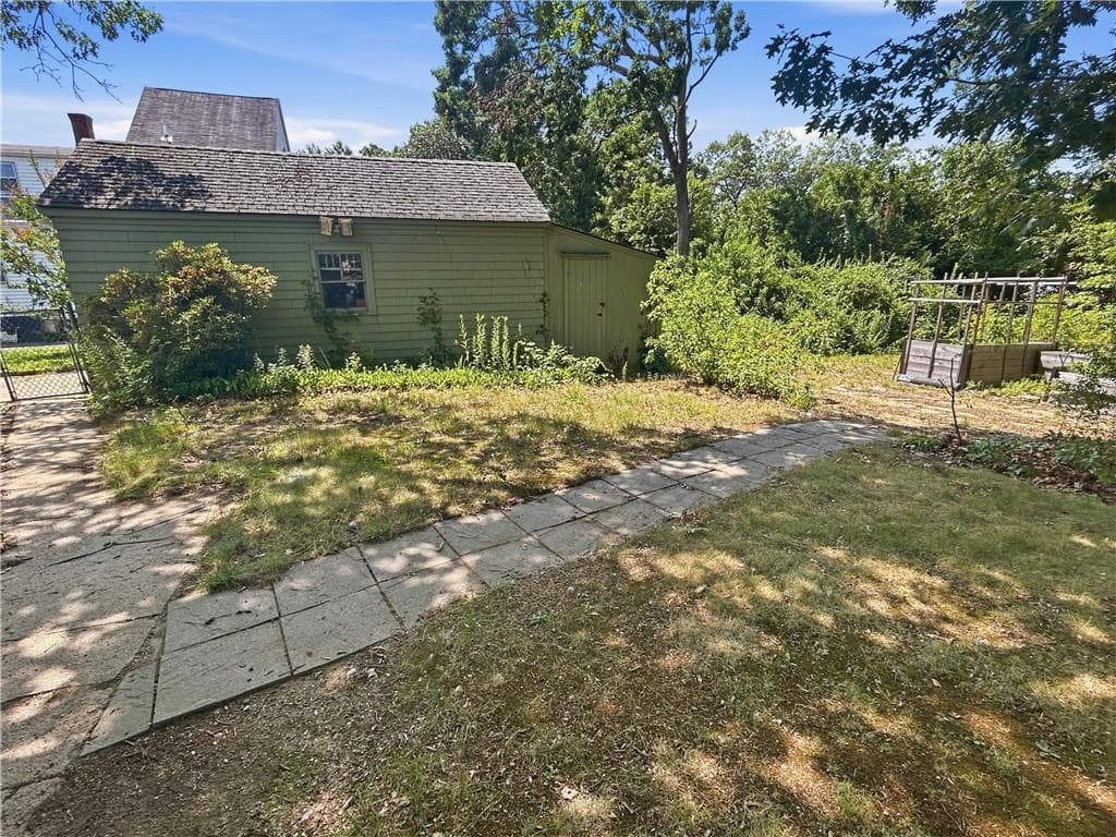 Single Family Residence at 131 Welfare Avenue, Warwick, photo 9 of 14