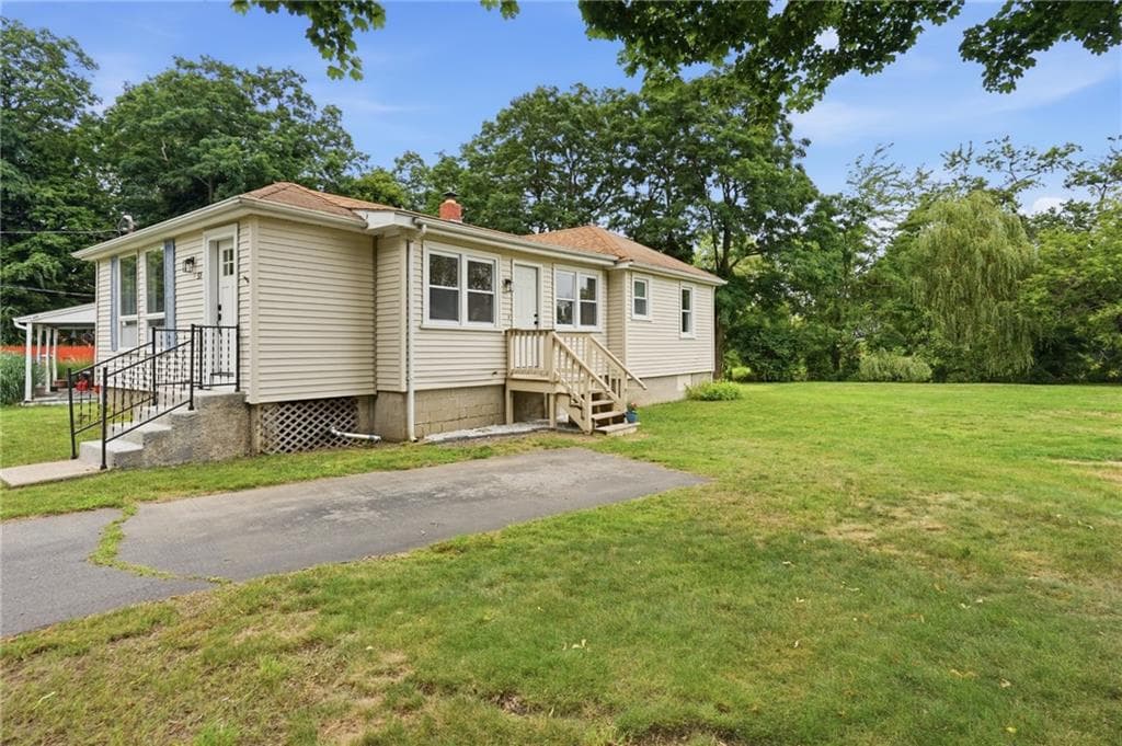 Single Family Residence at 51 Terrace Avenue, Warwick, photo 6 of 44
