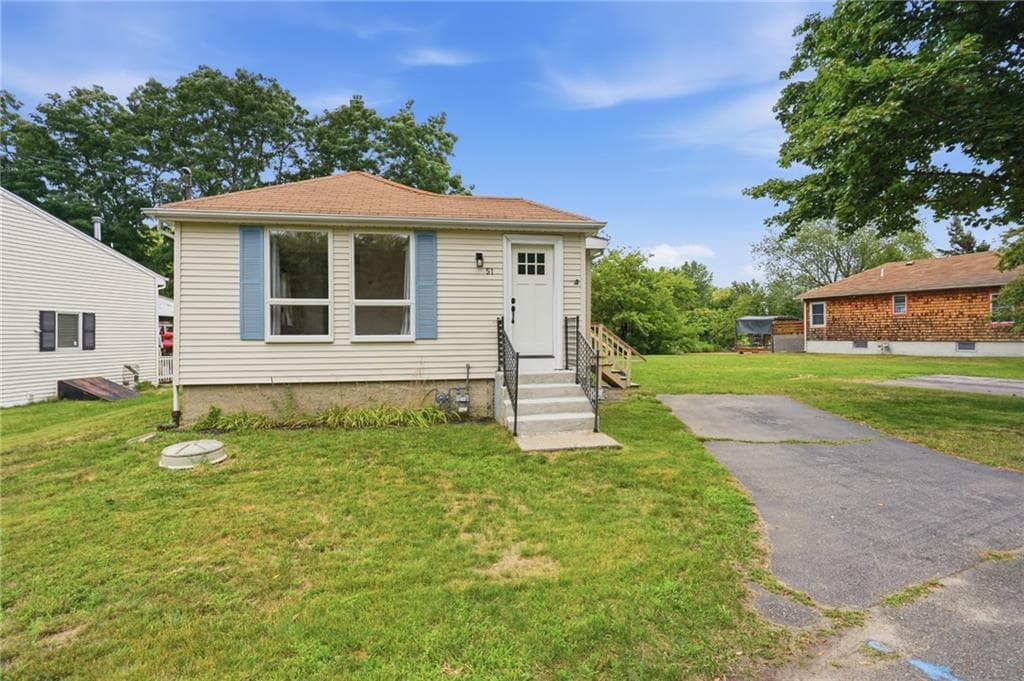 Single Family Residence at 51 Terrace Avenue, Warwick, photo 7 of 44