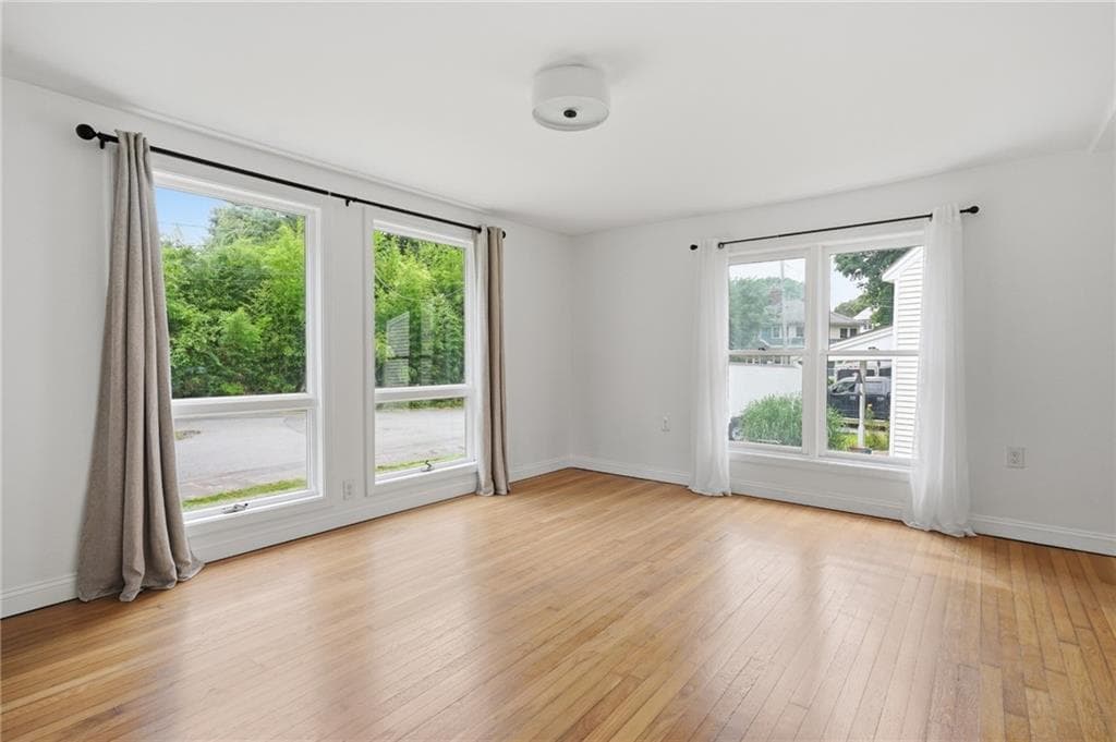 Single Family Residence at 51 Terrace Avenue, Warwick, photo 10 of 44