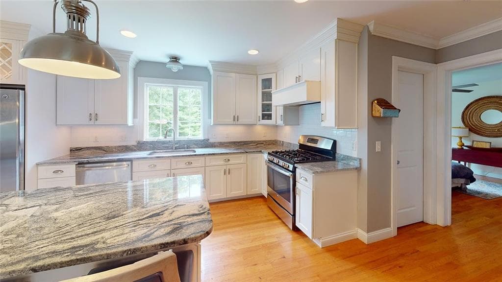 Single Family Residence at 85 Cyrus Court, South Kingstown, photo 9 of 50
