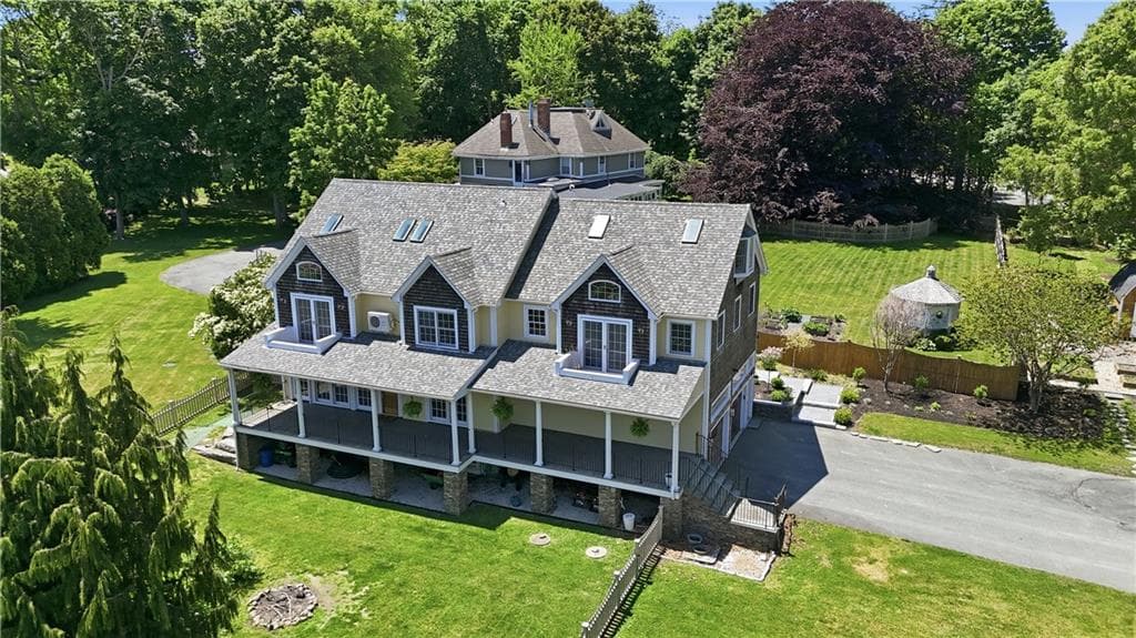 2269 East Main Road photo 2