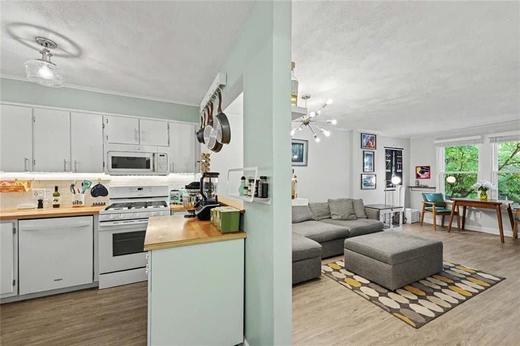 70 Oak Street UNIT B photo 13