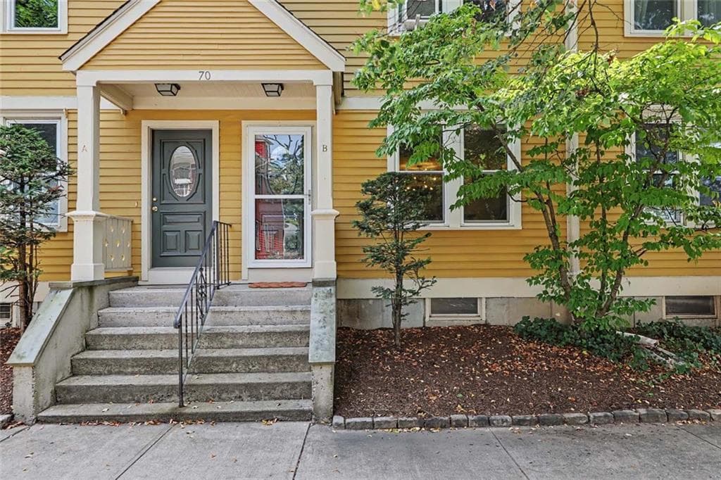 70 Oak Street UNIT B photo 3