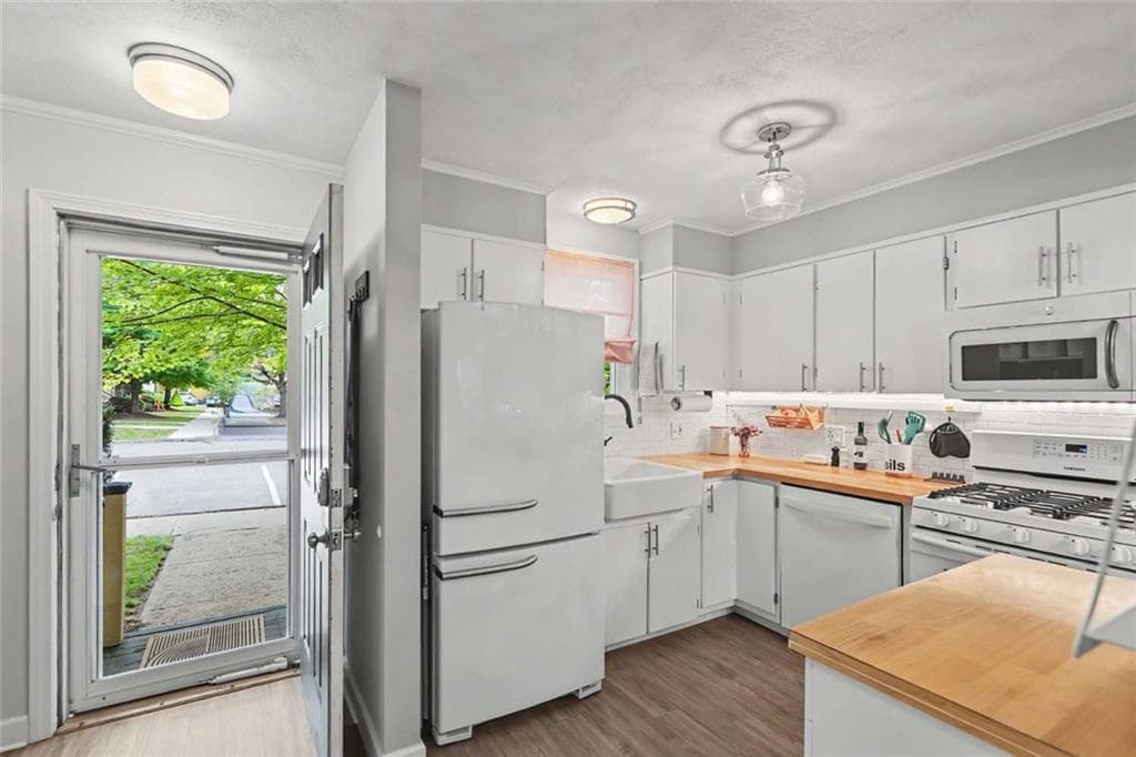 70 Oak Street UNIT B photo 10