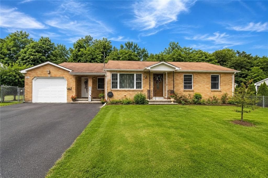 Single Family Residence at 204 Knollwood Drive, Woonsocket, photo 2 of 34
