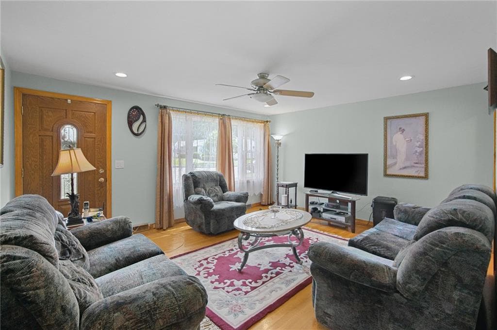 Single Family Residence at 204 Knollwood Drive, Woonsocket, photo 13 of 34