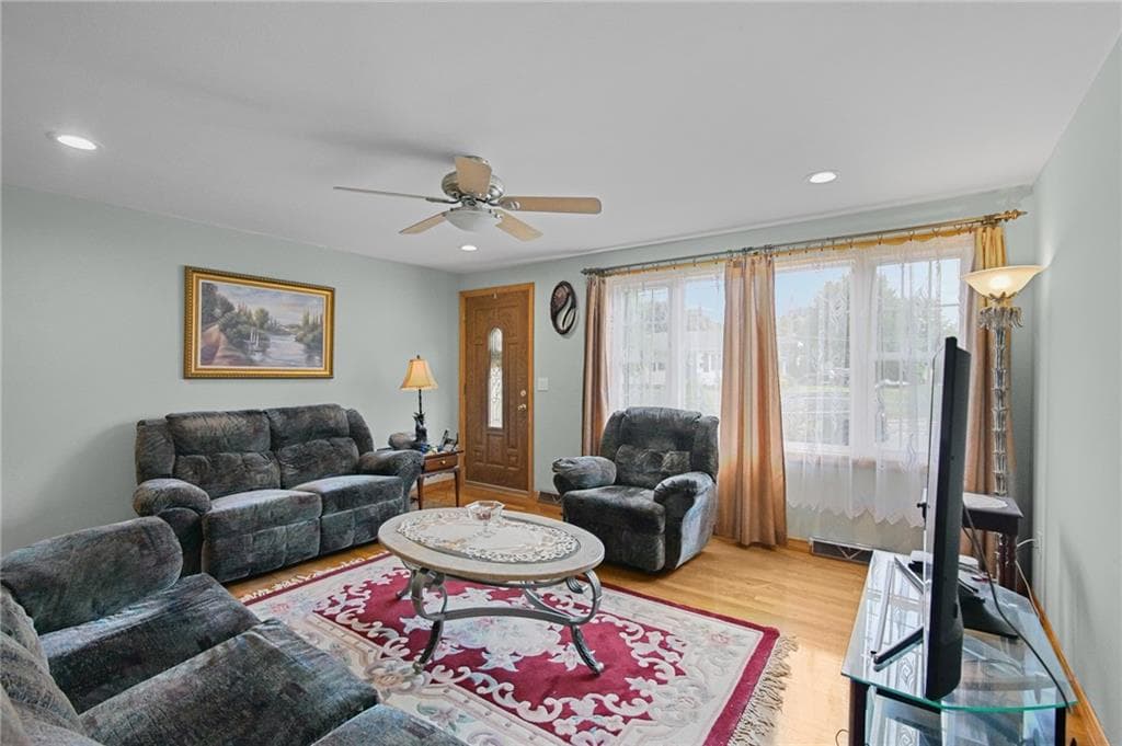 Single Family Residence at 204 Knollwood Drive, Woonsocket, photo 14 of 34